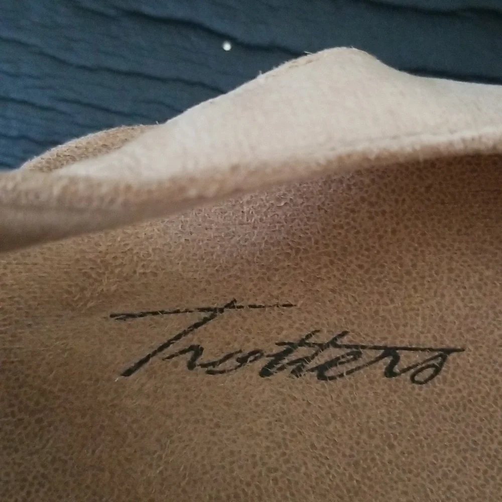Trotters suede sandals - Picture 7 of 8